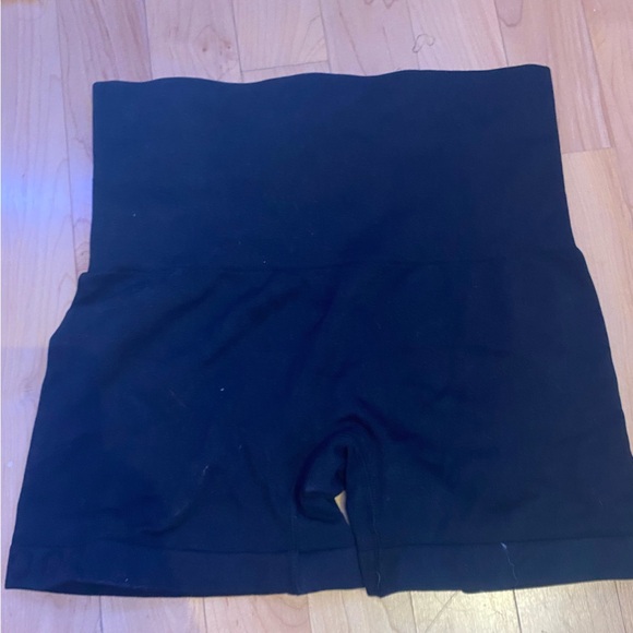 Bundle of 3 seamless scrunch butt gym shorts - Picture 6 of 10